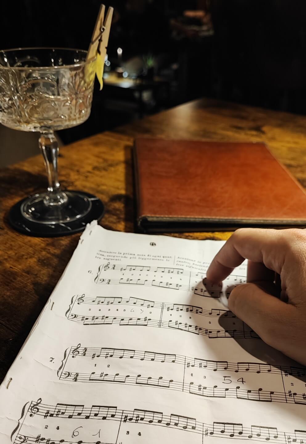 Piano and music at Enigmi